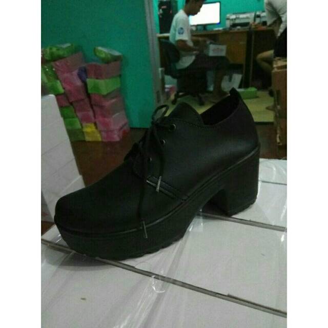 A06 Sepatu Boot Korea Style Hitam