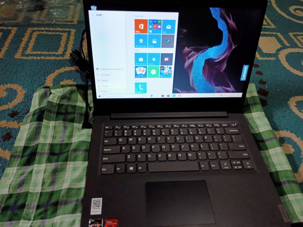 Lenovo V14 ARE 4EID + OHS (Ryzen 5 4500U Win10 8GB 256GB