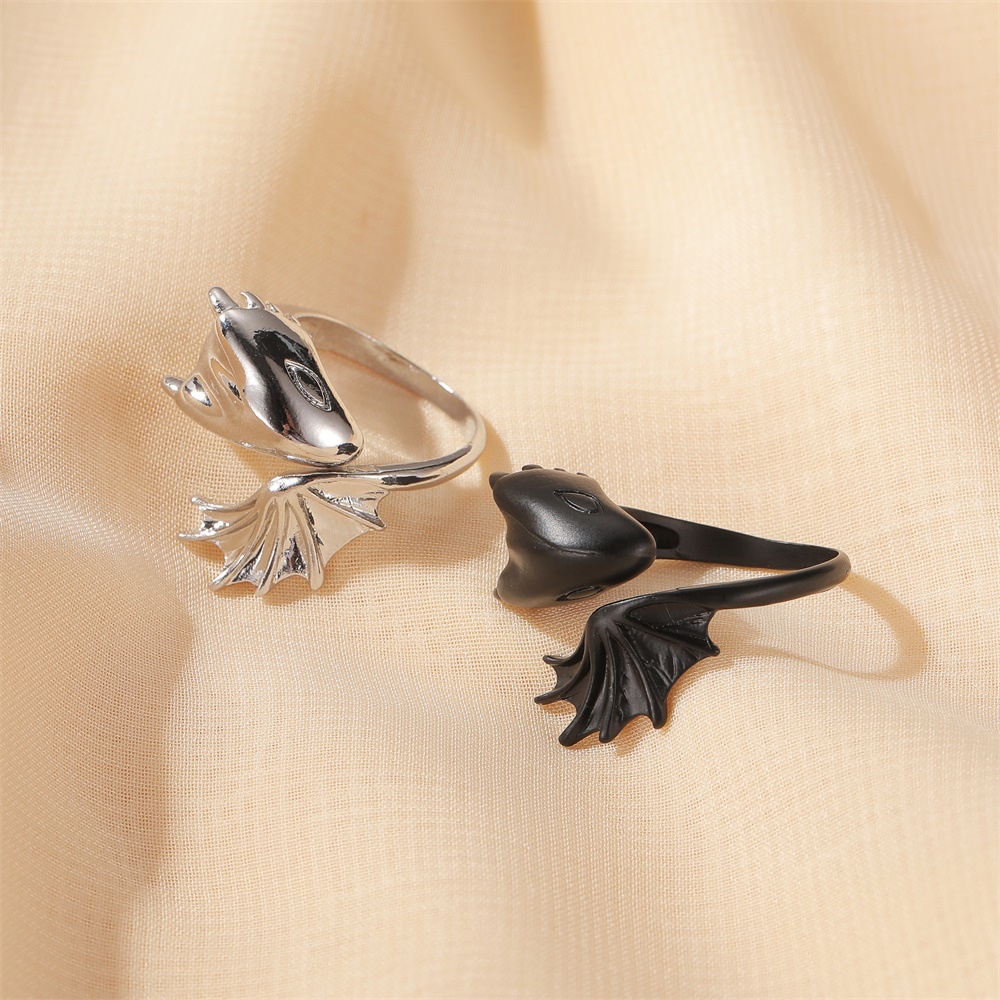 Cincin Model Terbuka Desain pterosaur Warna Hitam Gaya Gothic Untuk Pasangan