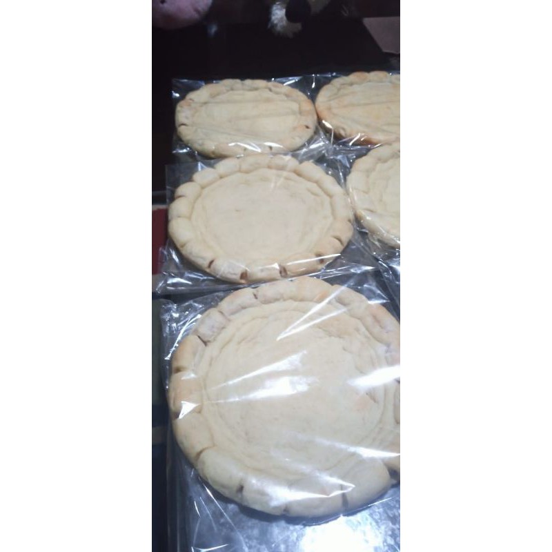 

base/dough pizza isi sosis by Oow pizza medium 24cm ori 3pcs