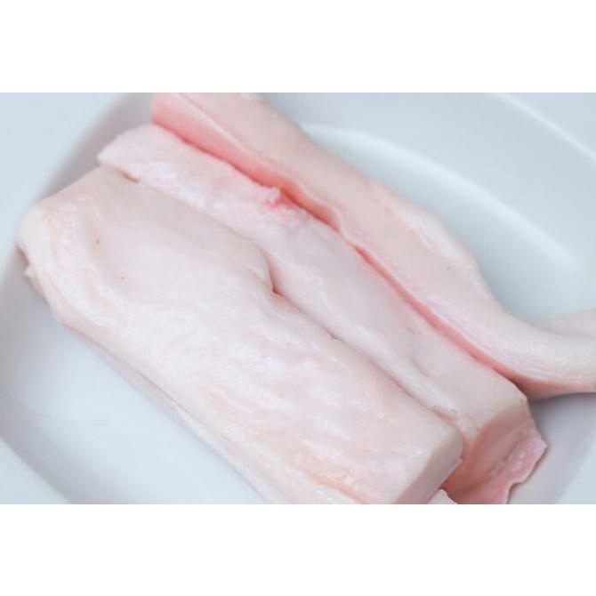 

MAKANAN BEKU / DAGING BABI BAGIAN MINYAK/LEMAK FRESH (1 KG) DENGAN KULIT NON COD