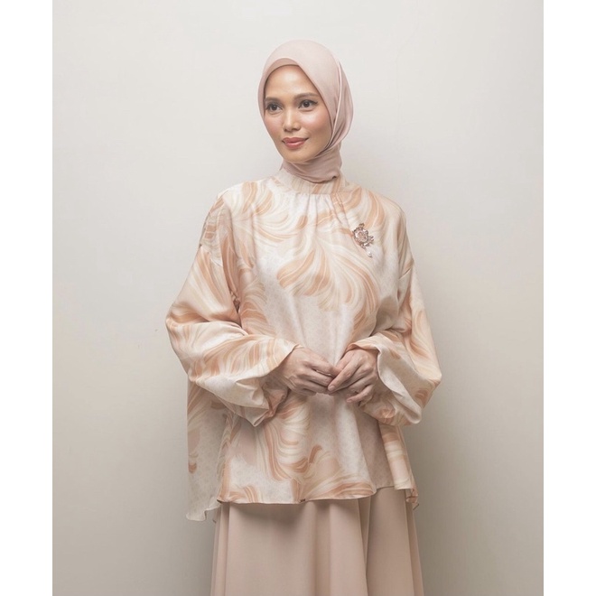 Gianna Blouse Wearing Klamby