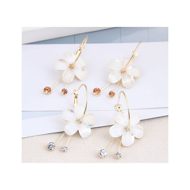 LRC Anting Tusuk Fashion White Alloy Round Earrings With Diamonds And Flowers A61790