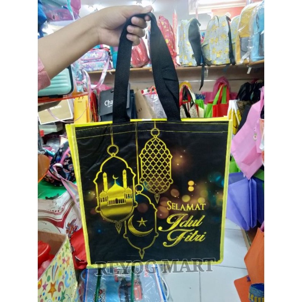 

TAS GODIE BAG LEBARAN SELAMAT HARI RAYA IDUL FITRI HITAM GOLD EMAS 1443 H