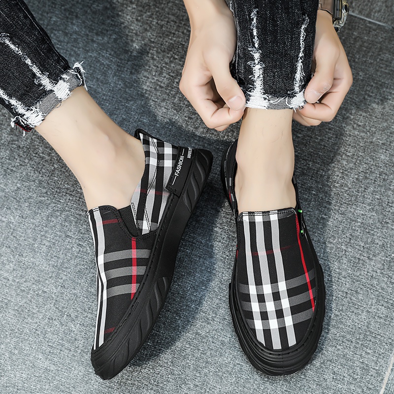 Mainland Sepatu Slip On Pria Motif Kotak Fashion Kasual Kekinian MC117