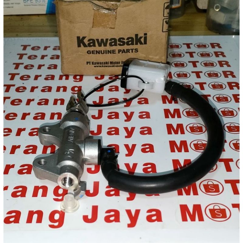 MASTER REM BELAKANG RUMAH MASTER REM BELAKANG NINJA250 CARBU FI ORI