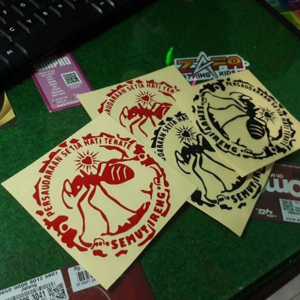 

stiker psht semut ireng cutting ukuran 10×10 cm
