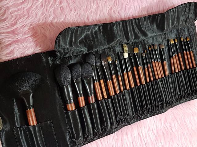 KUAS SET DOMPET ISI 26 UTK MAKE UP ARTIS/KUAS SET DOMPET isi 26 PREMIUM