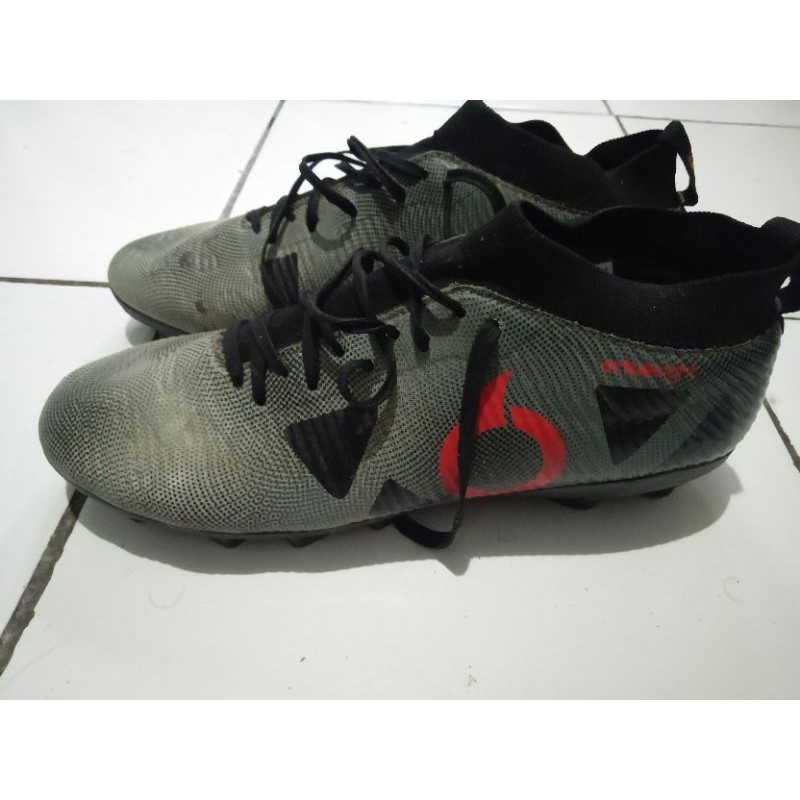 sepatu bola ortuseight size 40 second