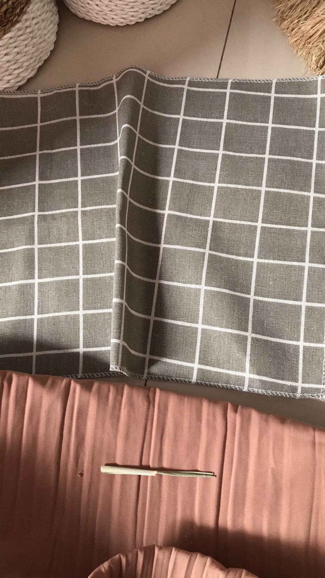 Napkin Serbet Alas Piring Properti Foto Impor Lokal Checkered Plaid Square Kotak Newspaper Koran