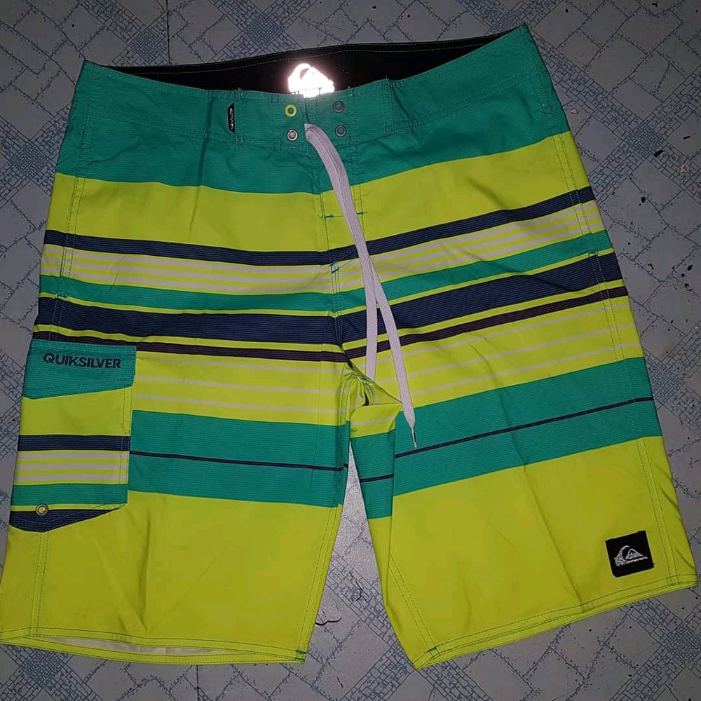 NEW celana pendek pria quiksilver original reject kecil Celana Keren