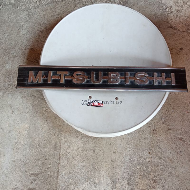 gril mitsubishi L300