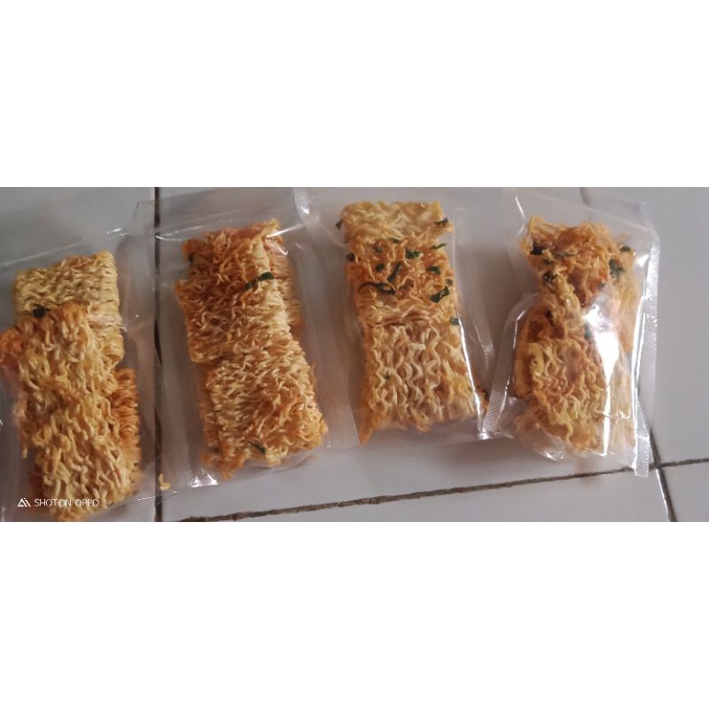 

mie goreng instan gurih dan renyah mie jajanan khas tasikmalaya