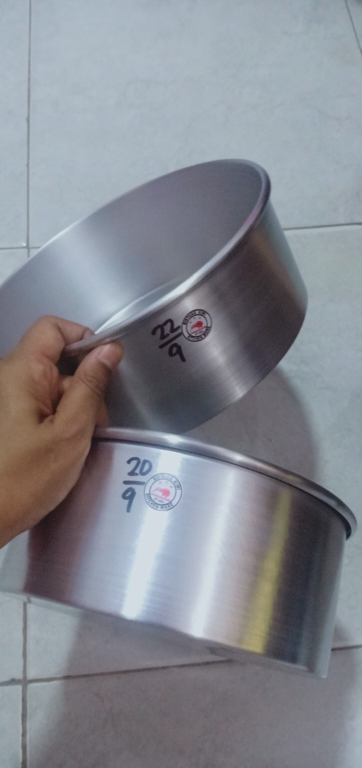 Kiwi Loyang Bulat Pressed Diameter 22 Cm Tinggi 9 Cm – Silver