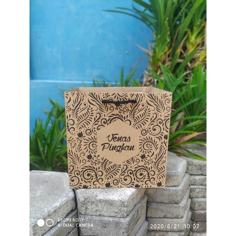 

Paperbag kraft coklat 150gsm P25 x L19 x T20 Box Bento free desain
