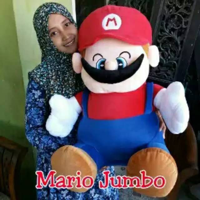 Boneka Mario jumbo.