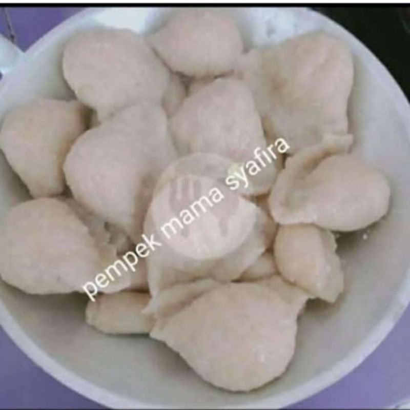 

pempek palembang isi telor kecil isi 10(tidak digoreng)