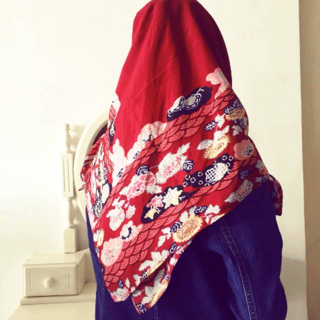 Jilbab segi-empat Umama