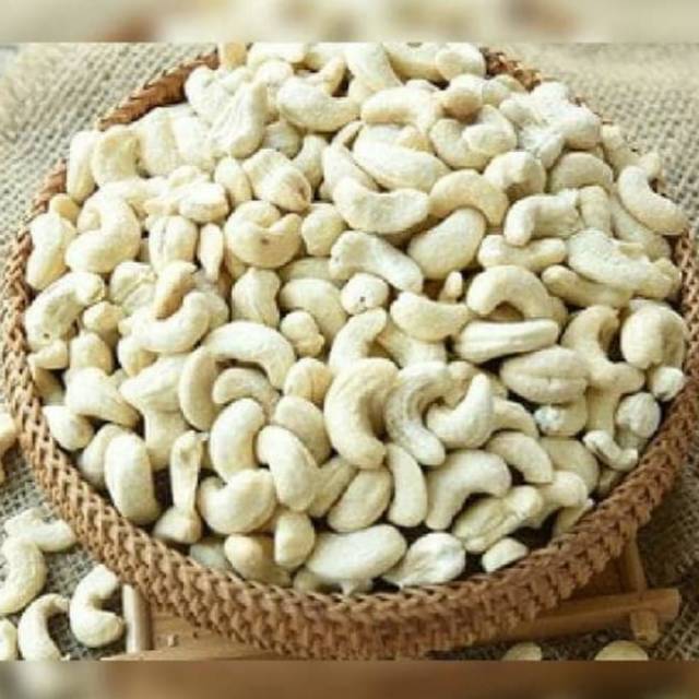 

Kacang Mete Utuh Super 1/4kg (Repack)