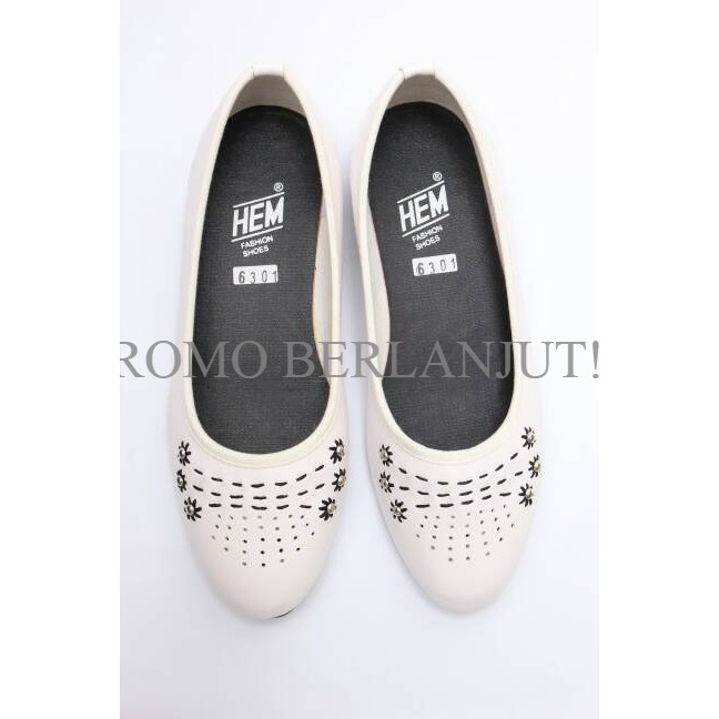 DESIGN EXCLUSIVE Sepatu Wanita Flatshoes HEM Putih - 6301