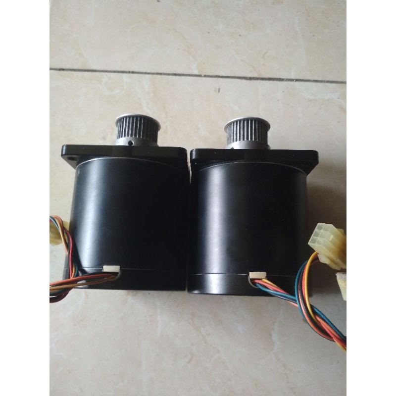 Steppiing Motor 5 Phase Sanyo Denki 103H8582-8044