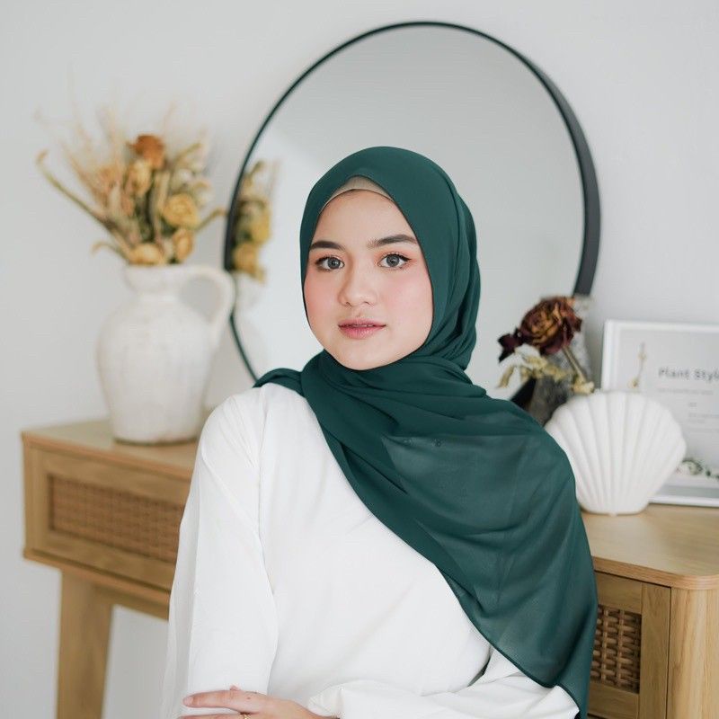 Pashmina ceruty babydol  warna hijau botol ukuran 175 x 70 by Alhikam Hijab Store
