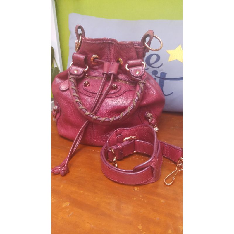 Tas serut kulit mantul warna maroon merk BERARDINUCCI