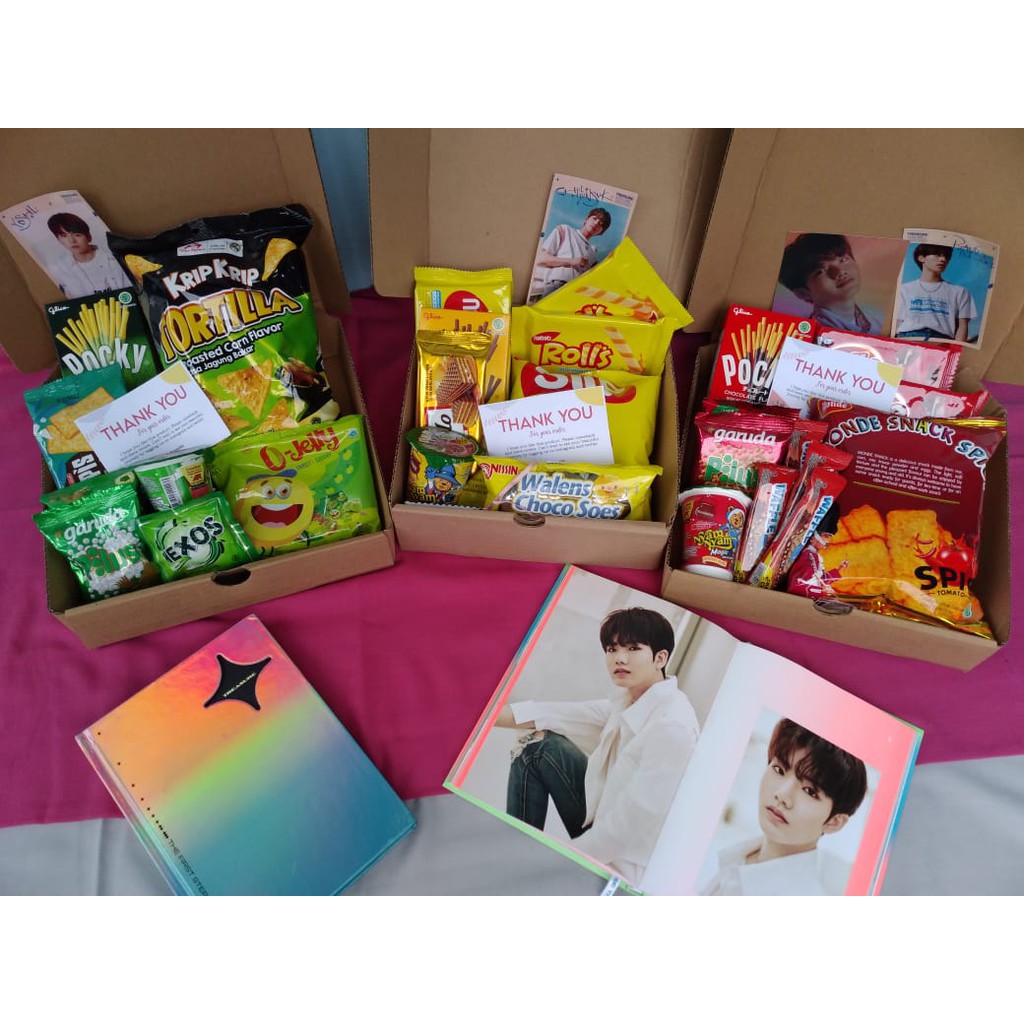 

SNACK BOX WISUDA ULTAH WEDDING GIFT FREE GREETING CARD