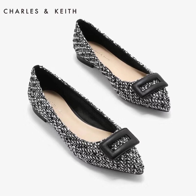 SANDAL FLAT SHOES WANITA CHARLES AND KEITH BELANG HITAM PUTIH COD