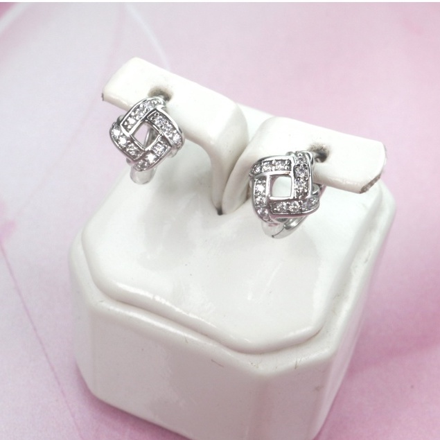 Anting putih xuping A19