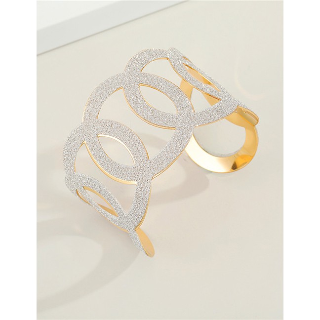 LRC Gelang Fashion Openwork Gold Color Circle Three-dimensional Cross P49691