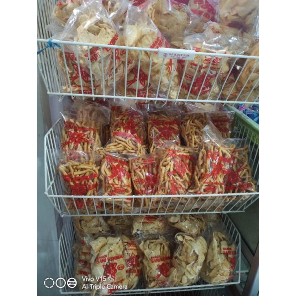 

jajanan Snack gurih keripik singkong, slondok and sistik keju