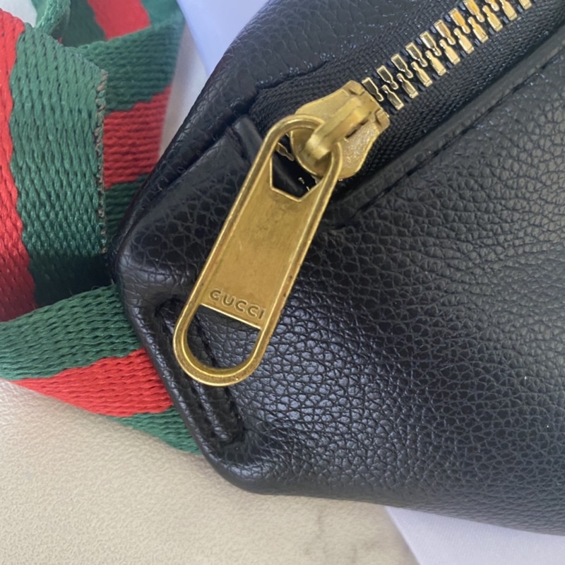 WAISTBAG SIGNATURE GUCCI / TAS SELEMPANG GUCCI