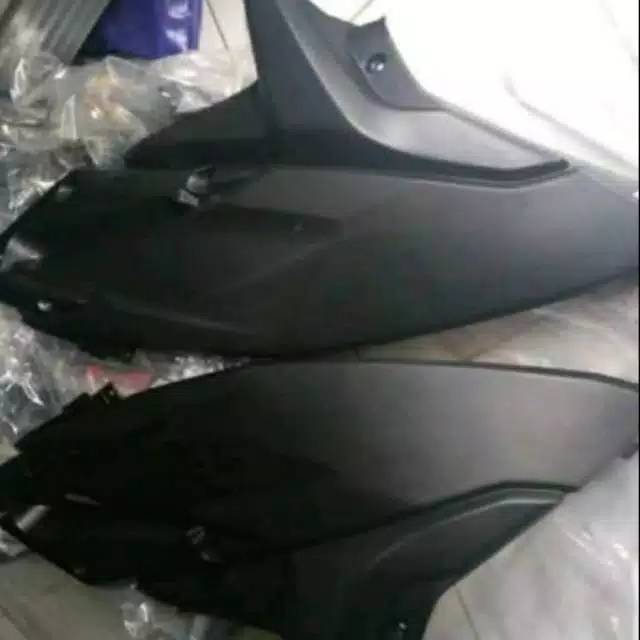 Cover Sambungan body Vario 125 lama / old