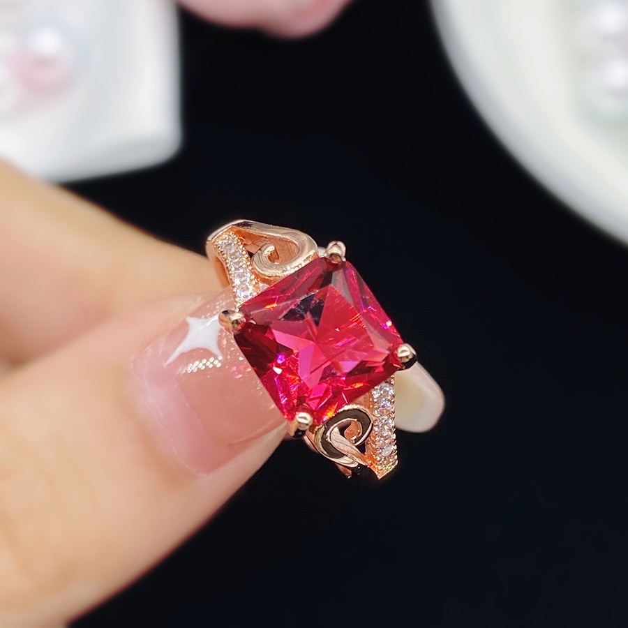 Cincin Berlian Kristal Ruby Rose Gold Bahan Titanium Steel Untuk Wanita