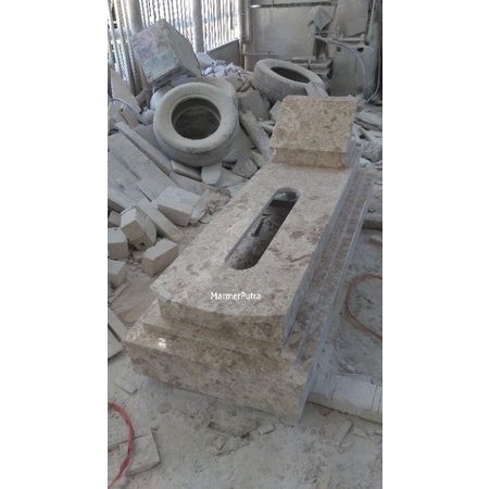 Makam atau Kijingan Pahlawan Marmer Tulungagung