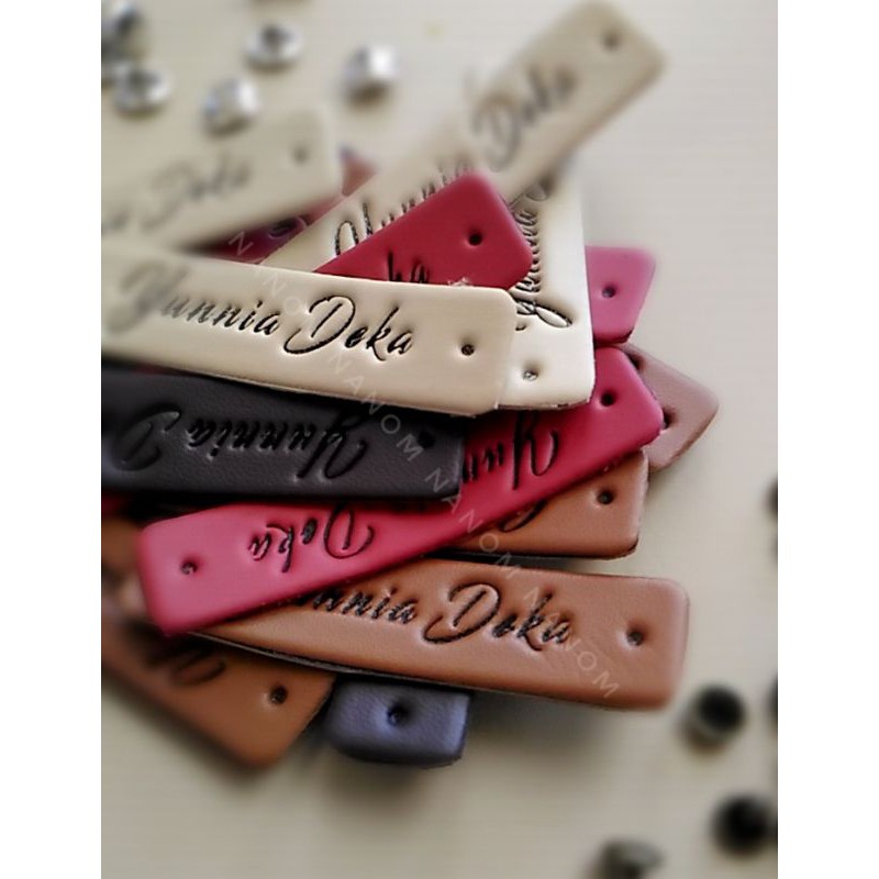 

CHAT SEBELUM PESAN Label Emboss Kulit Sintetis (custom)