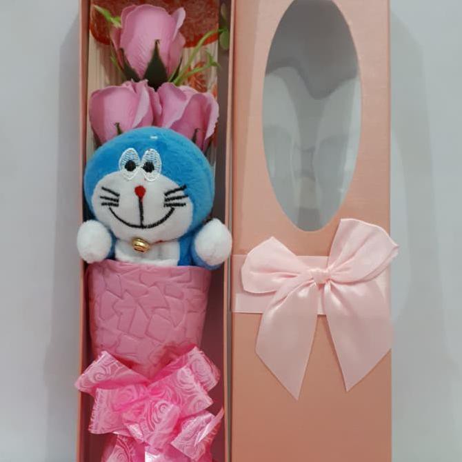 

Buruan Serbu Paket Valentine Buket Boneka Doraemon Bunga Pink Kotak Kado Exclusive