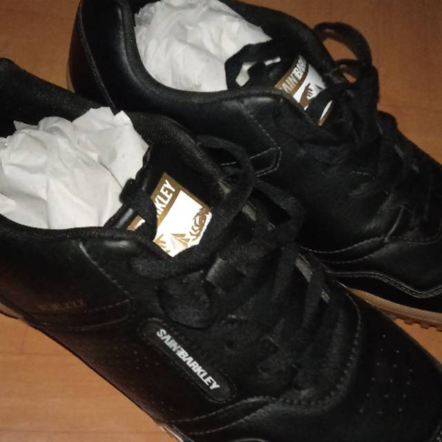 Sepatu saint Barkley