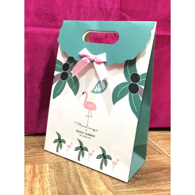 

Paperbag ukuran 19 x 27 x 9 (cm)