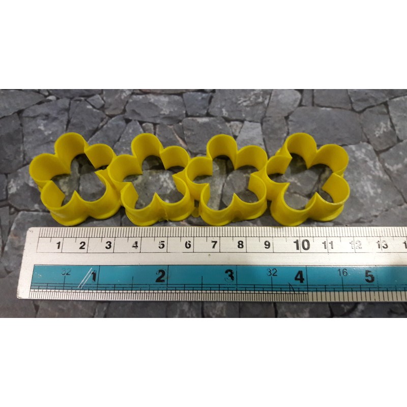 

Cutter Plastik Kuning Bunga 4Cav