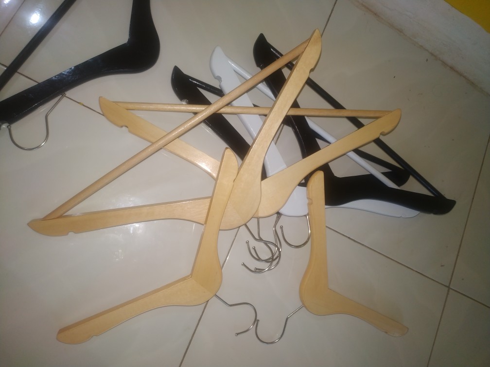 Hanger Kayu Dewasa Hitam Gantungan Baju Pakaian Display Baju Distro Butik Hitam Palang Dewasa Remaja