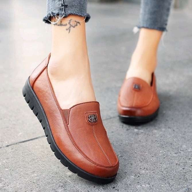 SEPATU WANITA SEPATU LOAFERS SLIP ON TERBARU SEPATU KERJA TRENDY ELEGAN KEKINIAN AND MODERN SEPATU FORMAL FAHSION WANITA-1