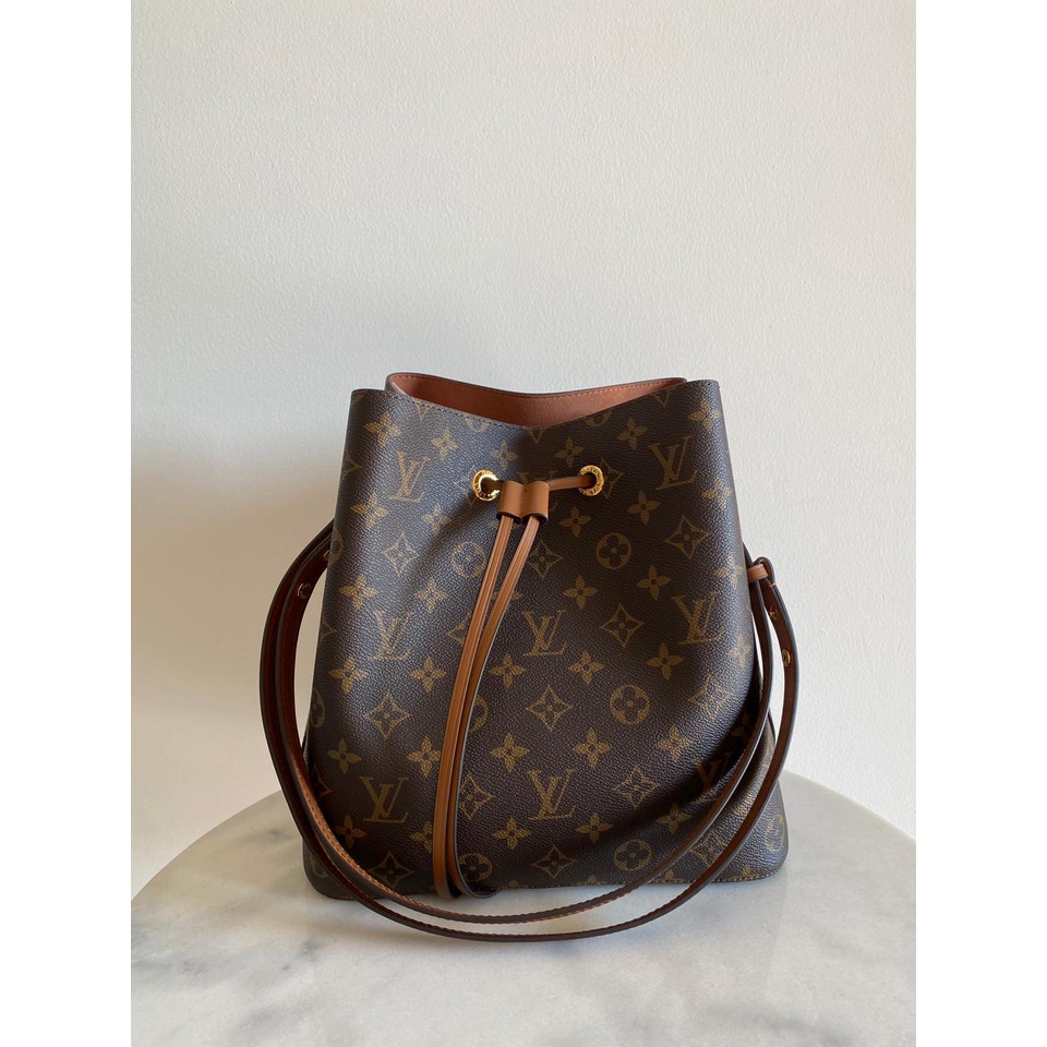 Louis Vuitton NeoNoe Bag REVIEW + Outfits VIDEO - Handbagholic