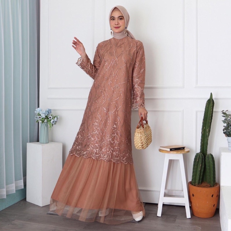 Aura dress pesta full brukat