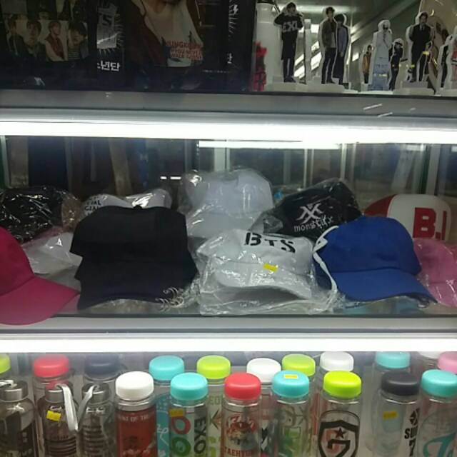 Topi piercing kpop