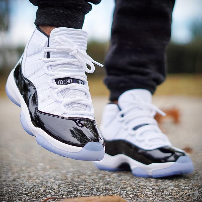 Sepatu Air Jordan 11 Retro Concord Premium Quality   Sepatu basket   Putih  40  Murah