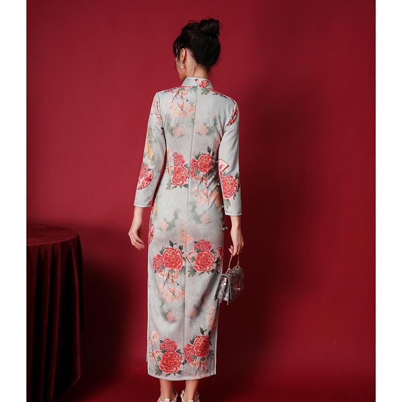 Improved cheongsam 2022 spring retro elegant young style bone etching light cooked Chinese style dee