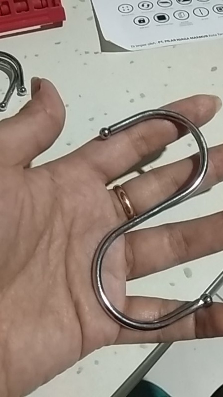 Gantungan Kaitan Huruf S