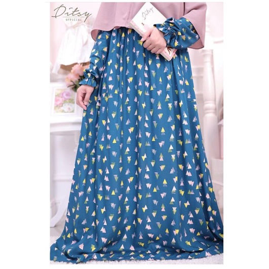 Ditsy Agustus Isosceles Tosca Nightgown Ukuran Jumbo